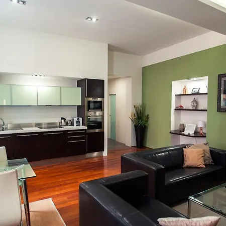 Apartmán ★5 Star Living-amazing 2bed|2bath Apt-old Town Sq *